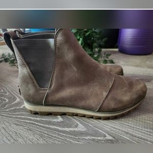 Sorel Harlow Chelsea boot